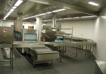 Spülküche (Leistung: 38 Tabletts/Minute) Spülküche (Leistung: 38 Tabletts/Minute)